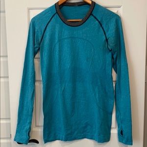 Lululemon workout tips, long sleeve. Size 8